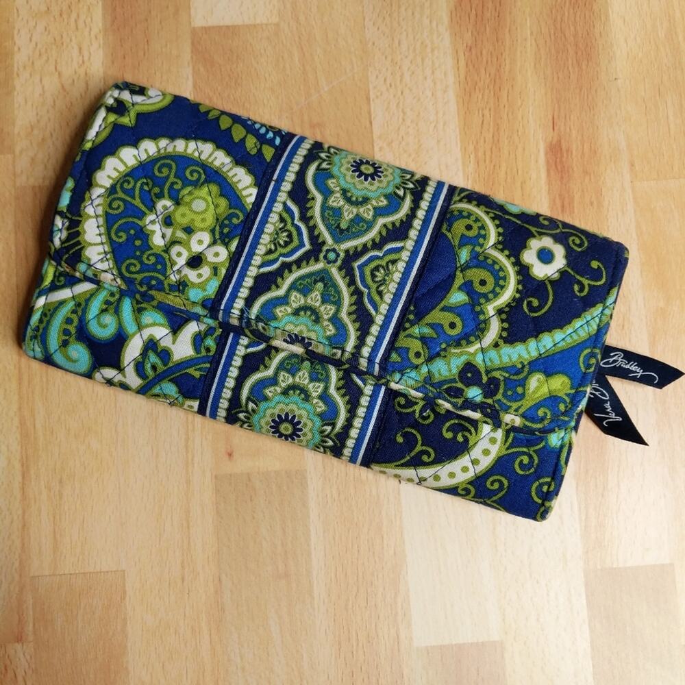 Vera Bradley Trifold Wallet - Size O/S - GUC